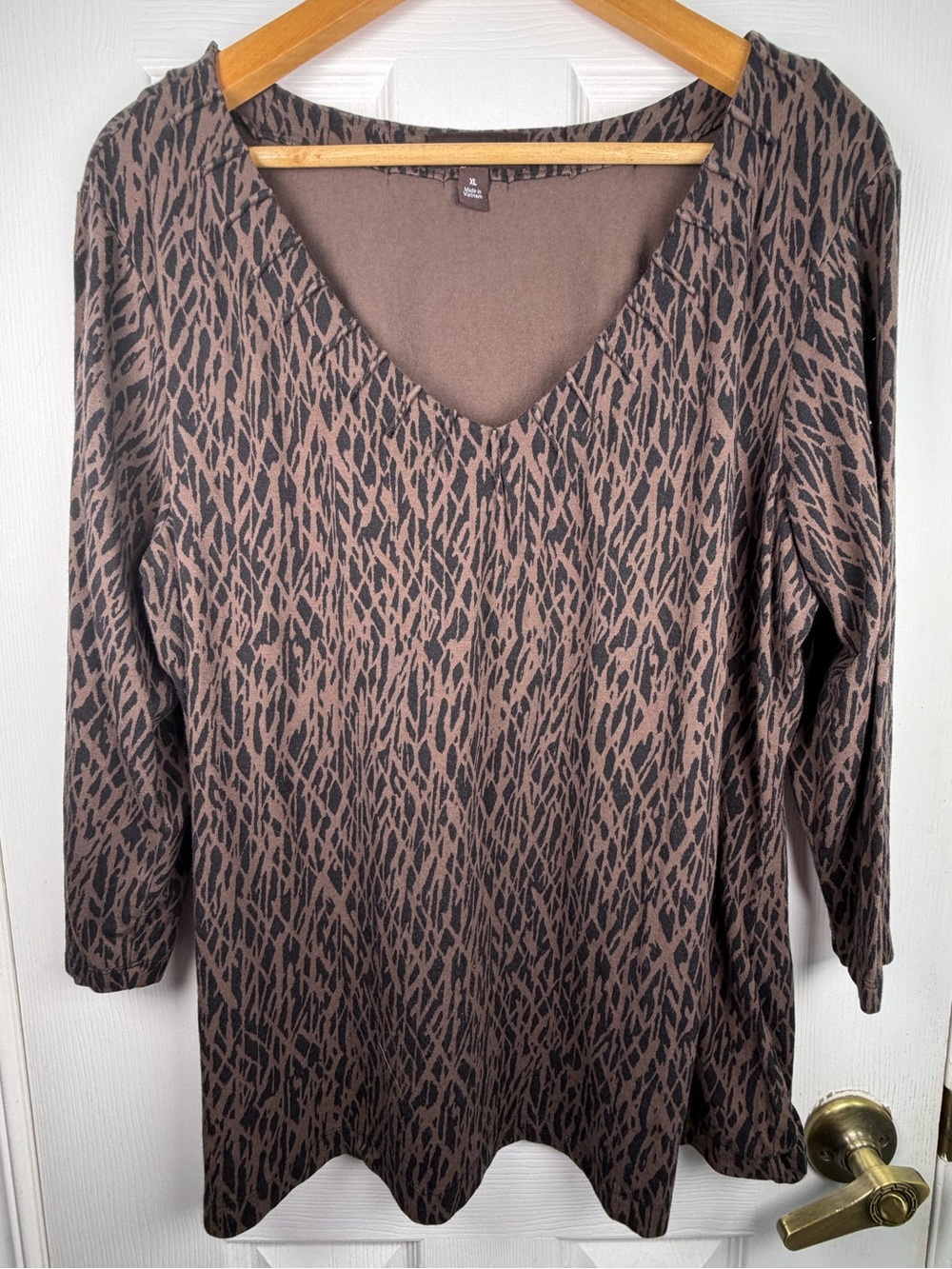 Dana Buchman Animal Print V-Neck Top XL Brown Black Abstract Leopard Soft